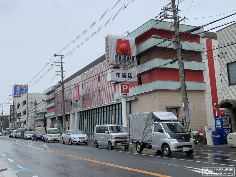 『マルハン布施店』店舗写真（2022年4月撮影）