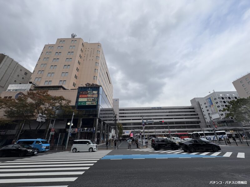 ＪＲ博多駅前の大型パチンコホール『プラザ博多』が始動